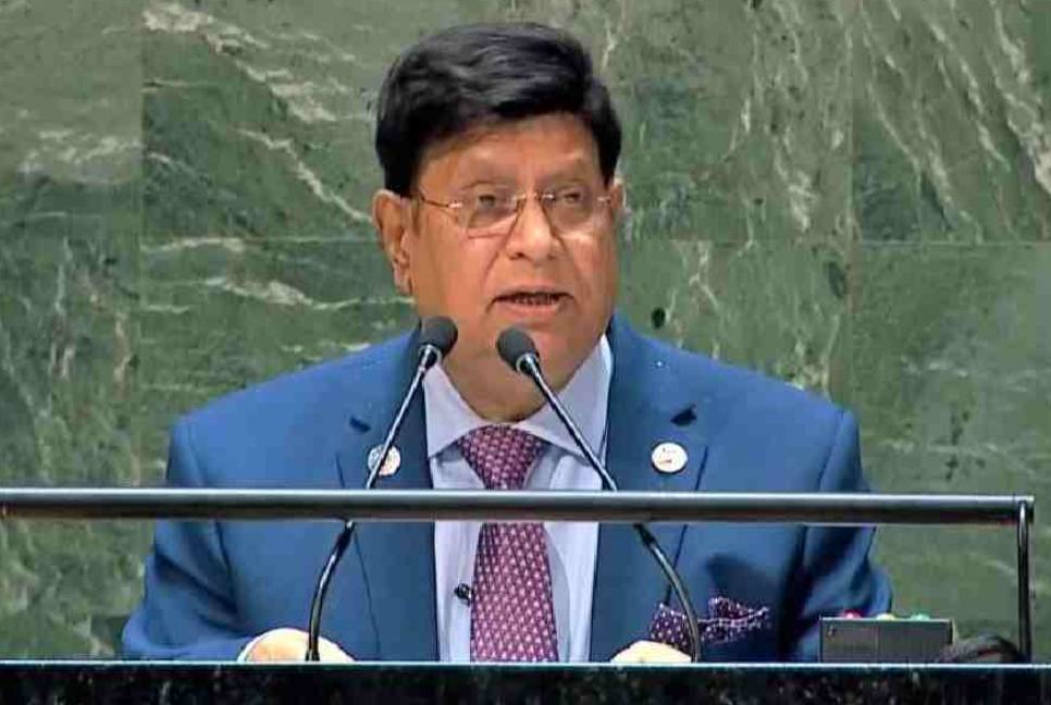 Make world free from threat of nuclear weapons: Momen