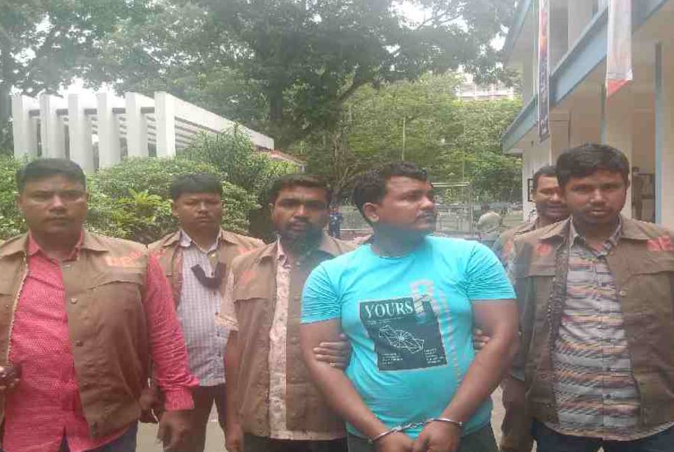 Tangail bus horror: One robber held