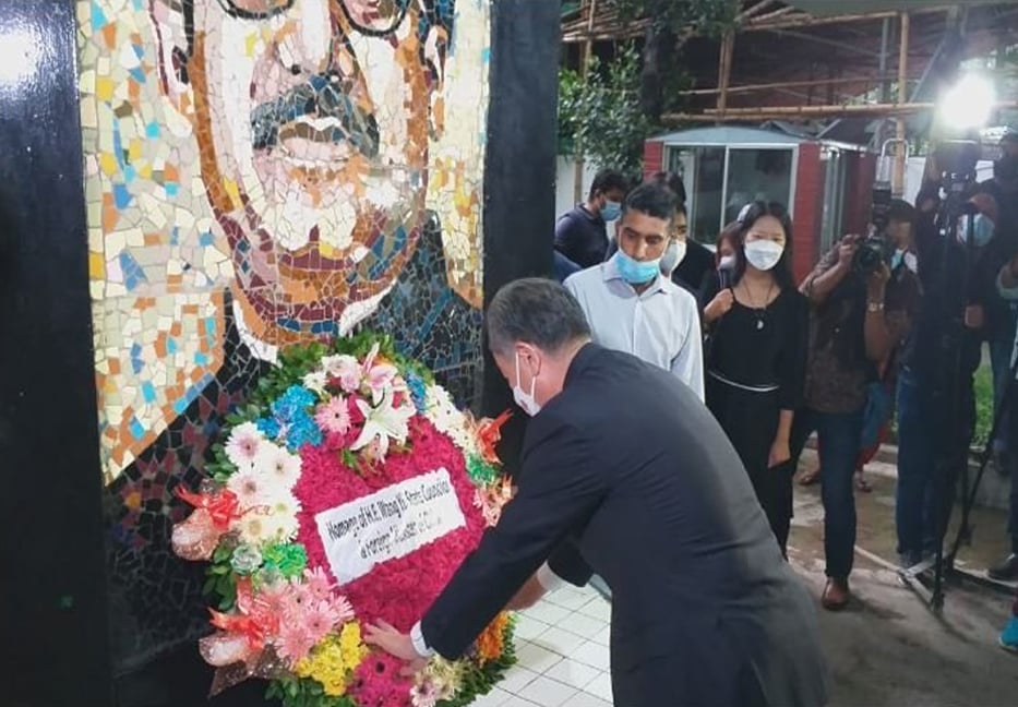 Wang Yi pays homage to Bangabandhu