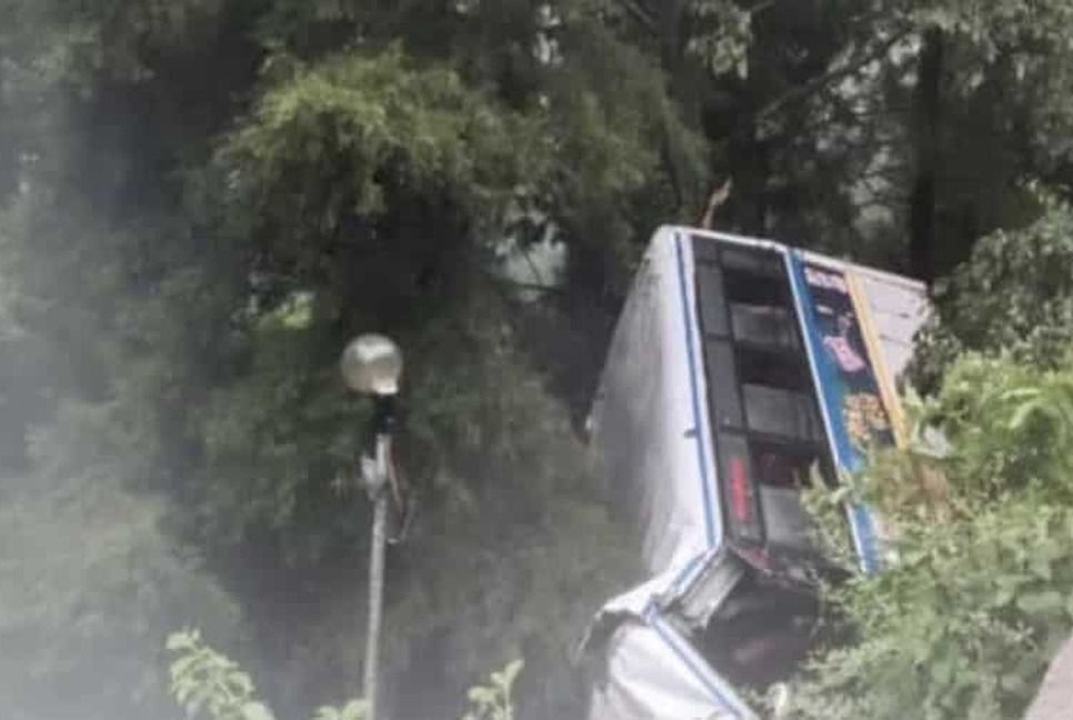 25 killed as bus falls into gorge in India