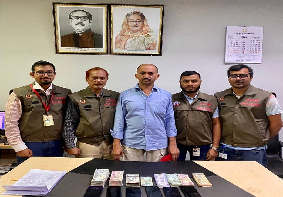 Man with foreign currency worth Tk 73 lakh held at Chattogram Airport