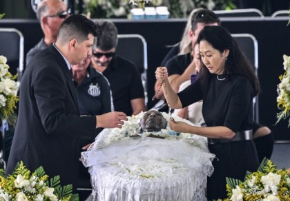 Brazilians pay last respects to ‘King of Football’ Pele