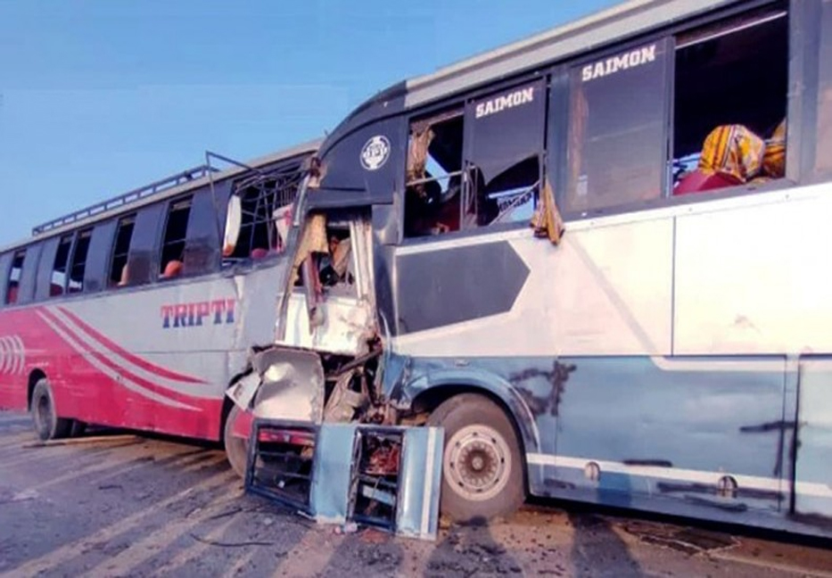 3 dead in head-on bus collision in Rangpur