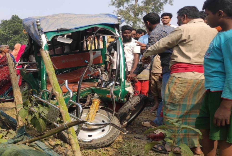 5 killed, 3 hurt as train hits auto-rickshaw in Tangail