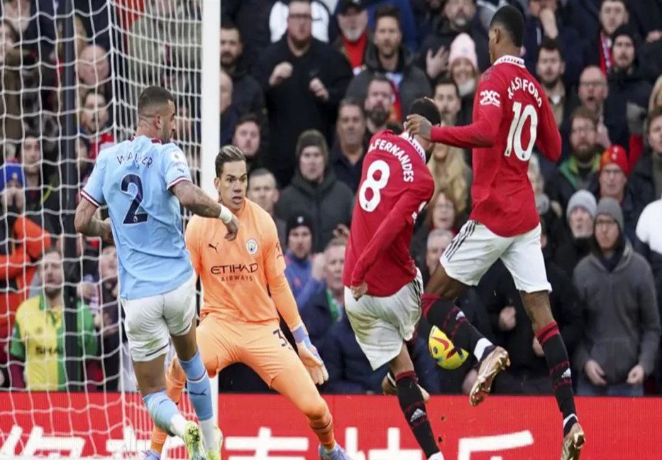 United beat City 2-1 in Manchester derby as Rashford strikes winner 