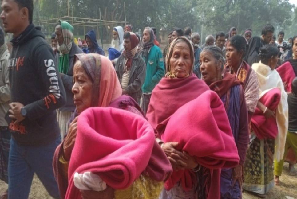 Bashundhara Group stands by 3,000 cold-hit families in Dinajpur