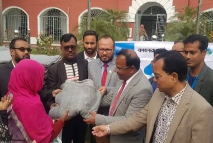 Bashundhara distributes blankets among cold-hit people in Pabna