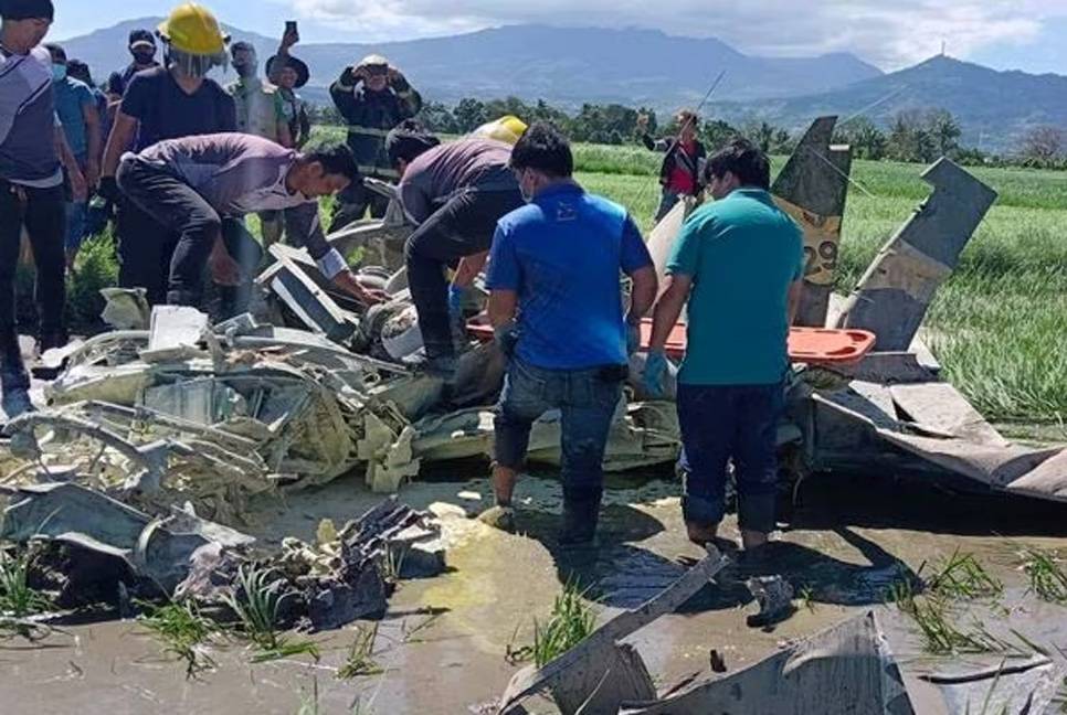 Two pilots killed as military plane crashes in Philippines