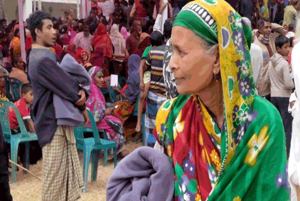 Bashundhara Group distributes blankets in Manikganj