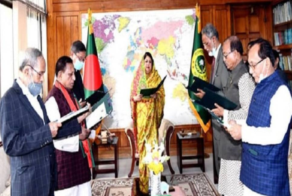 Newly elected six MPs take oath at JS