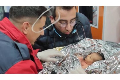 Turkey new-born, mother saved after four days in rubble