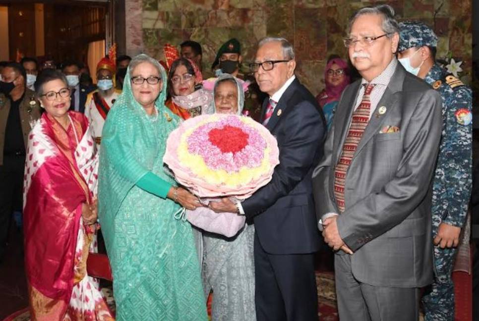 PM, President-elect meet President Hamid at Bangabhaban