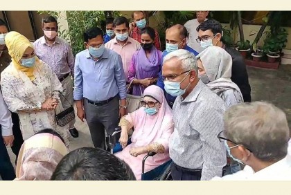 Khaleda Zia at hospital for health check-up