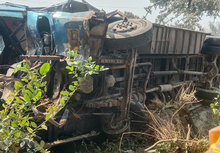 50 students injured in C’nawabganj road accident