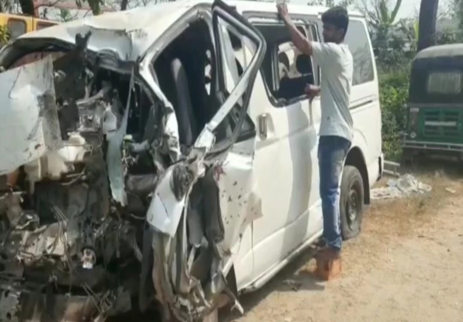 Two family members dead in Munshiganj road accident