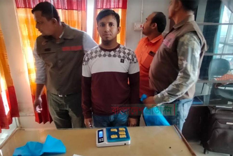 5 gold bars recovered from man’s stomach at Benapole