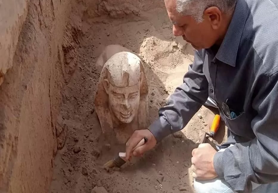 ‘Smiley-face’ mini-sphinx unearthed in Egypt 