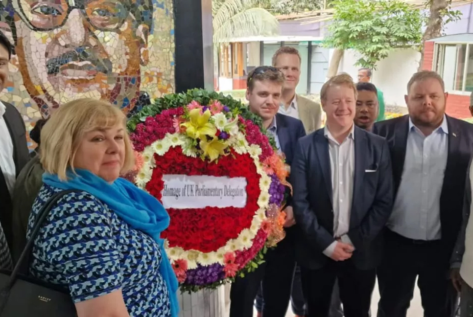 UK parliamentary delegation pays tribute to Bangabandhu