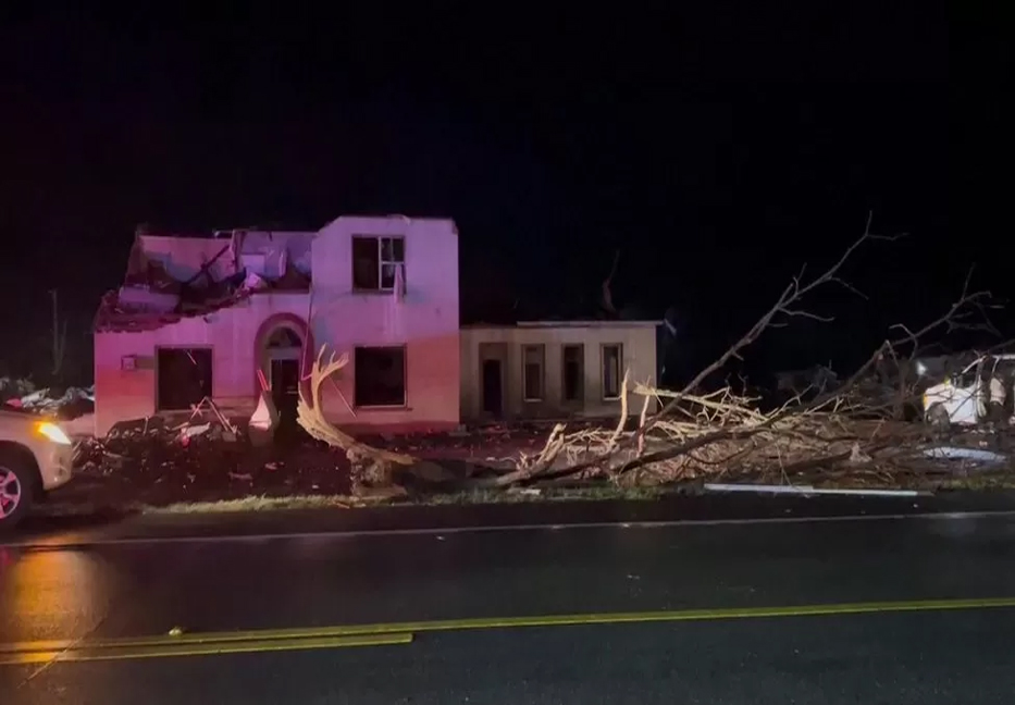 Tornado kills 23 in Mississippi 
