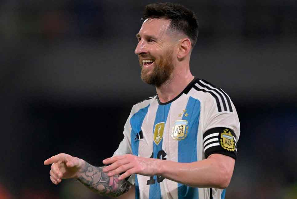 Messi scores 100th Argentina goal in Curacao romp