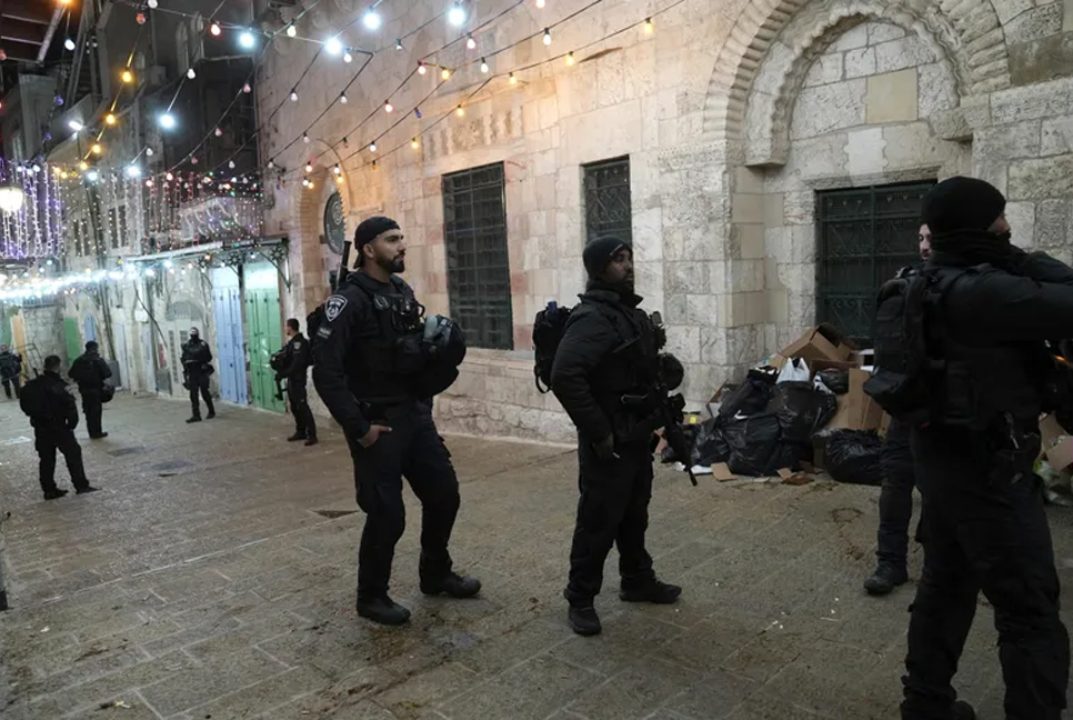 Israeli police fatally shoot man at Jerusalem's holy site 