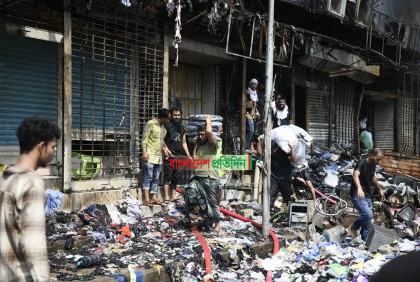 Bangabazar market fire causes huge traffic jam