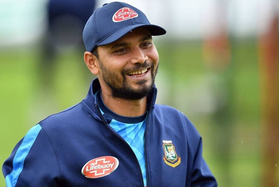 Mashrafe gets lifetime membership of MCC