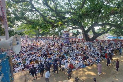 Over 5 lakh Muslims attend Sholakia Eid jamaat