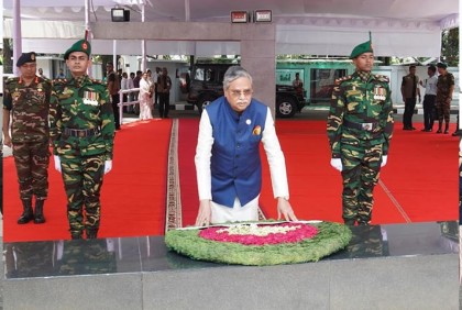 President pays homage to Bangabandhu at Dhanmondi