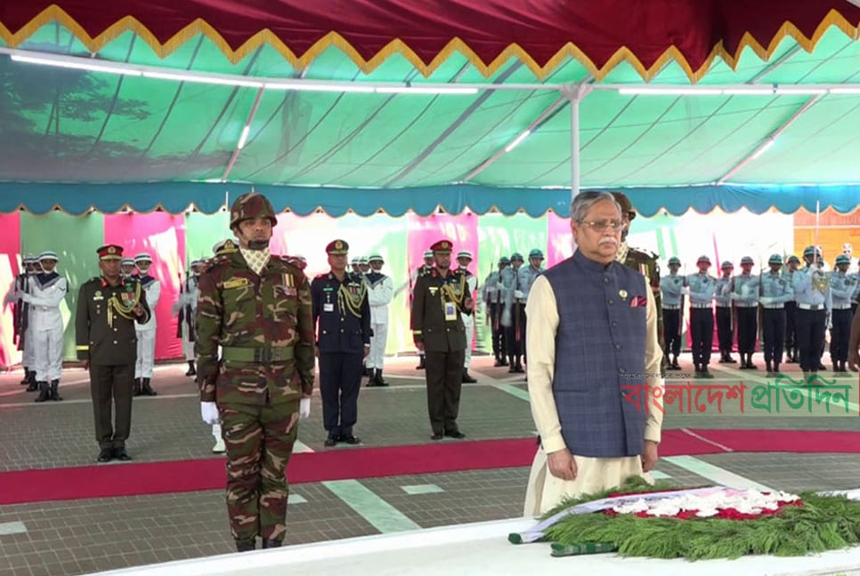 President pays tribute to Bangabandhu at Tungipara