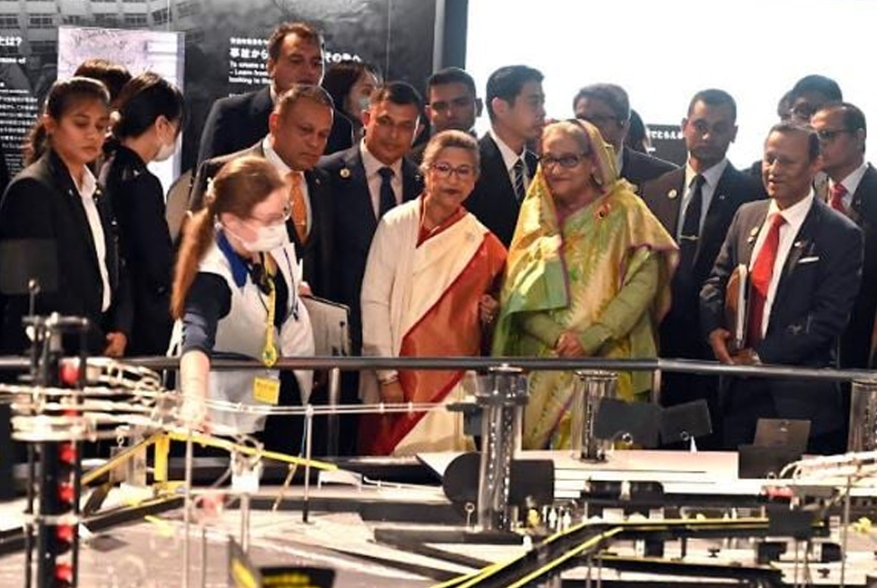 PM visits Japanese national museum of science