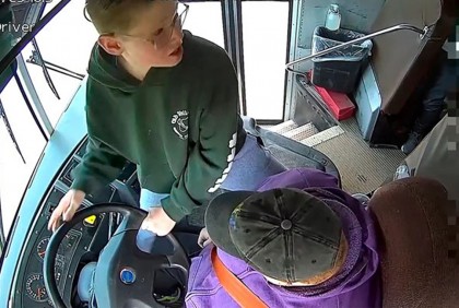 US teen saves the day as school bus driver faints