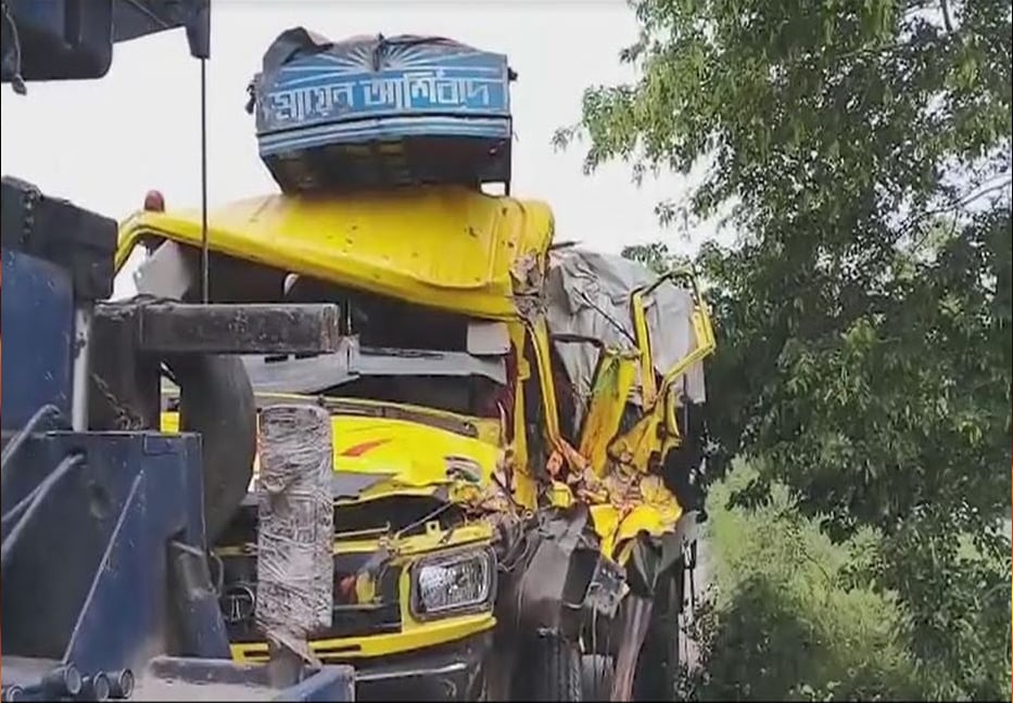 Two killed in truck collisions in Madaripur 