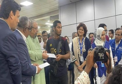 136 Bangladeshi evacuees arrive in Dhaka from conflict-burdened Sudan   

