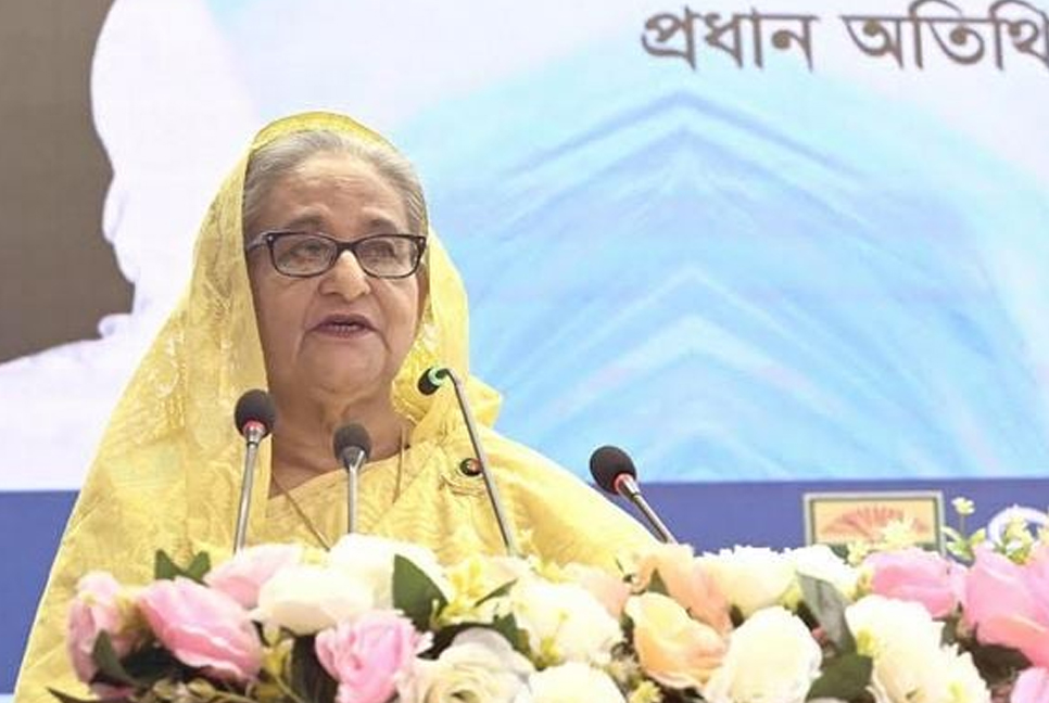 Work sincerely as country's development isn't hampered: PM