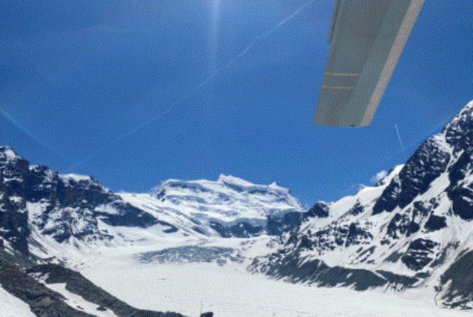 Plane crashes in Swiss mountains