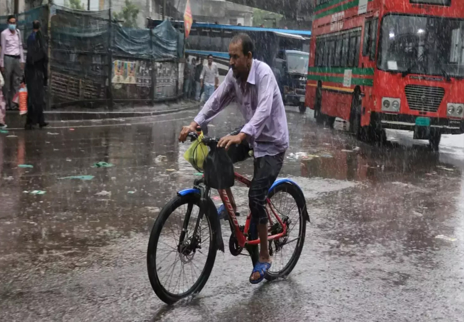 Forecast of Rain in 6 divisions as Dhaka in heavy thundershower 

