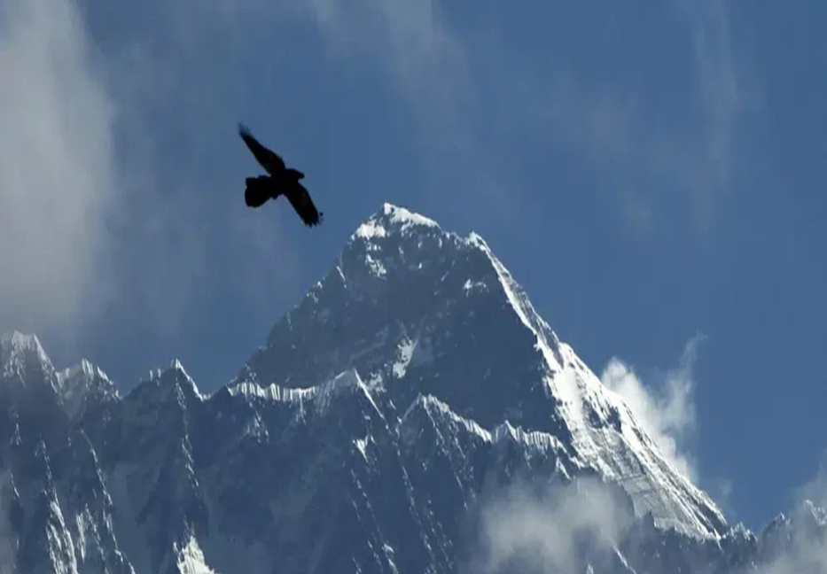 Mountaineers celebrate 70th anniversary of conquering Everest amid melting glaciers, harsh weather 