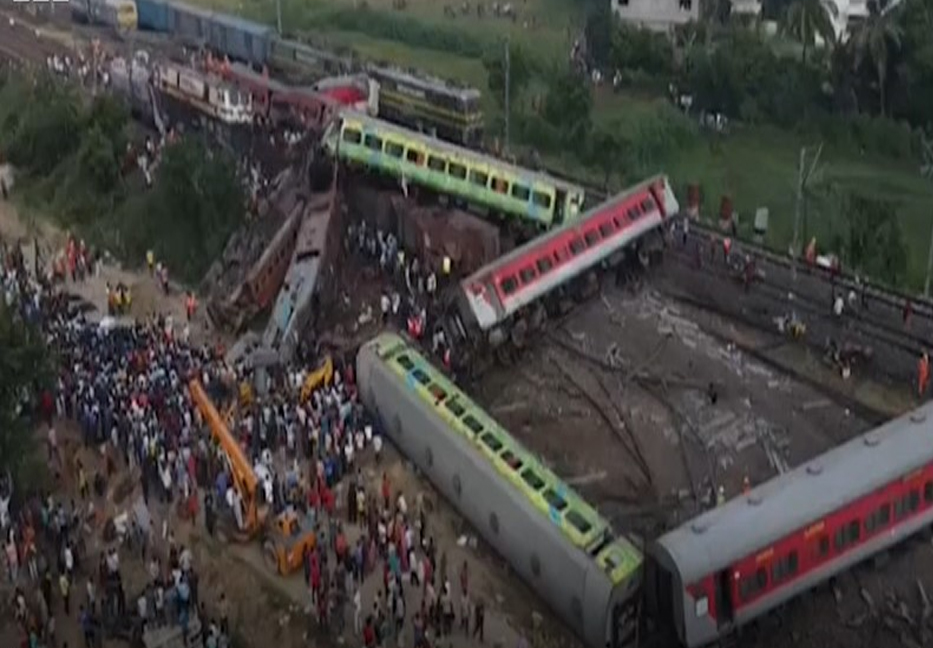 Death toll in India train crash rises to 260 