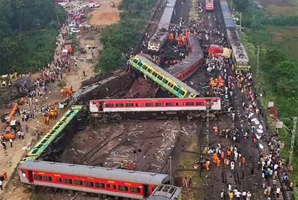 "Everything was shaking": Survivors recount train crash