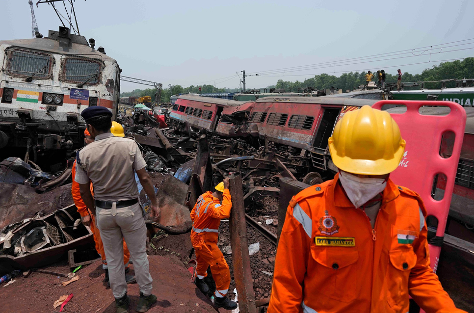 Indian officials end rescue operation for 2 wrecked passenger trains