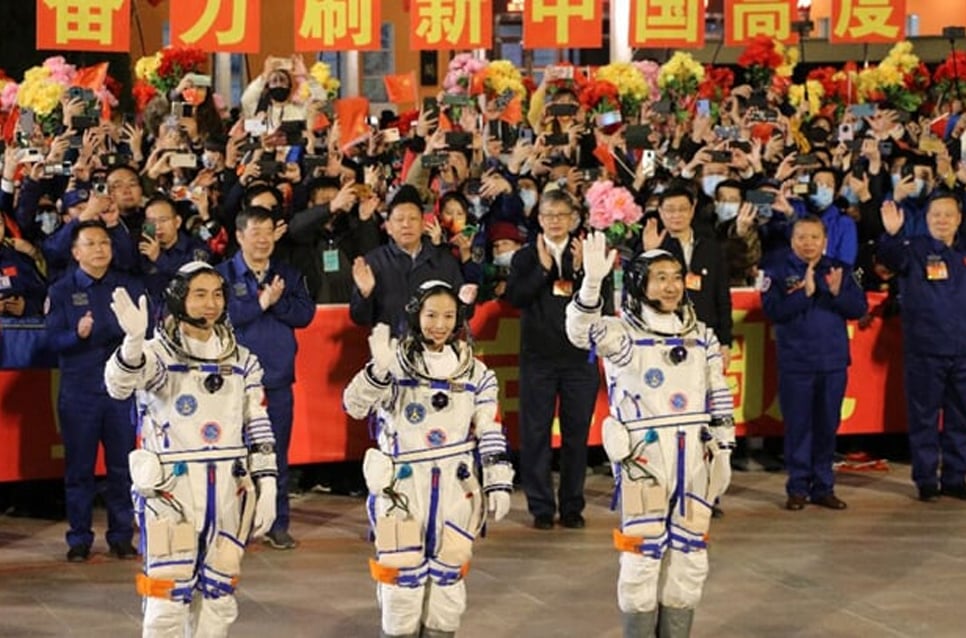 Three Chinese astronauts return safely to Earth