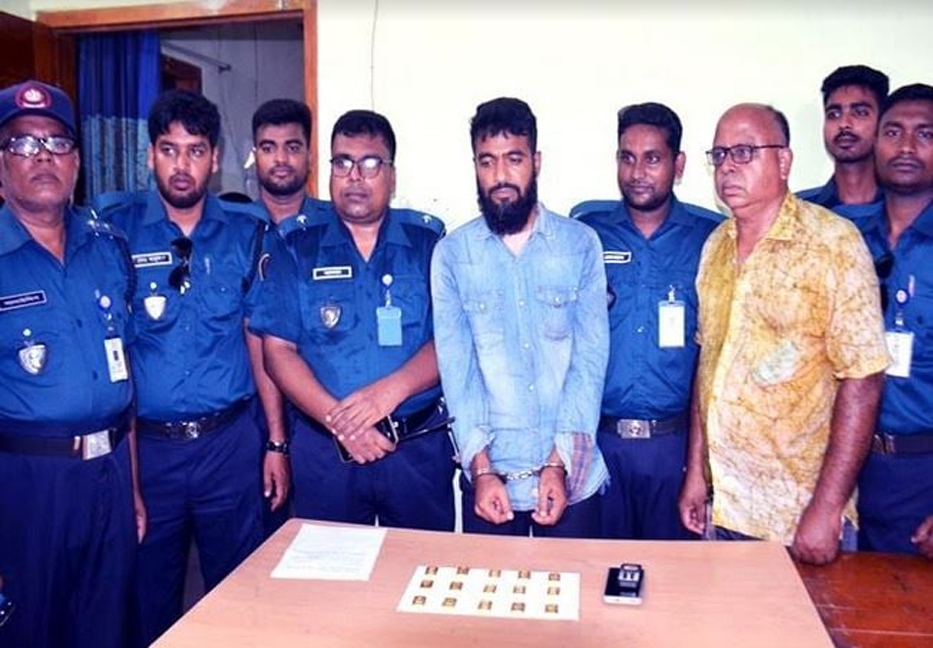 DNC held smuggler with 15 gold bars in Rangpur