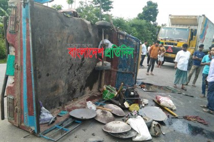 Truck-pick up van accident in Sylhet: Toll rises to 15