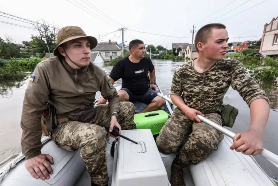 Dam evacuations: Ukraine accuses Russia of shelling rescuers