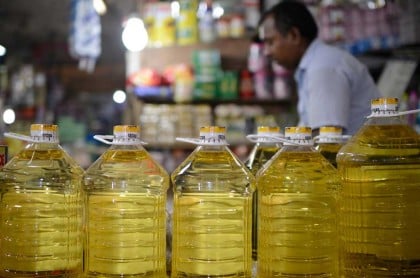 Bottled soybean oil price drops by Tk10 per litre