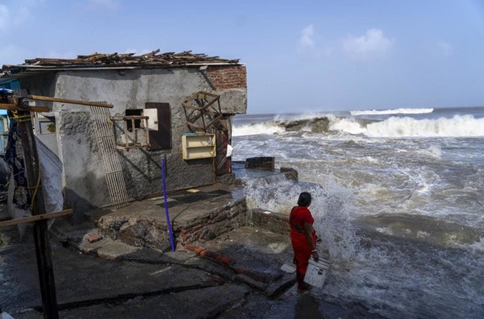 Tens of thousands evacuated as cyclone menaces India and Pakistan