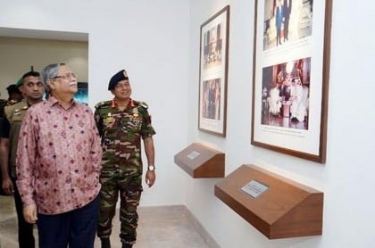 President visits Bangabhaban Toshakhana Museum