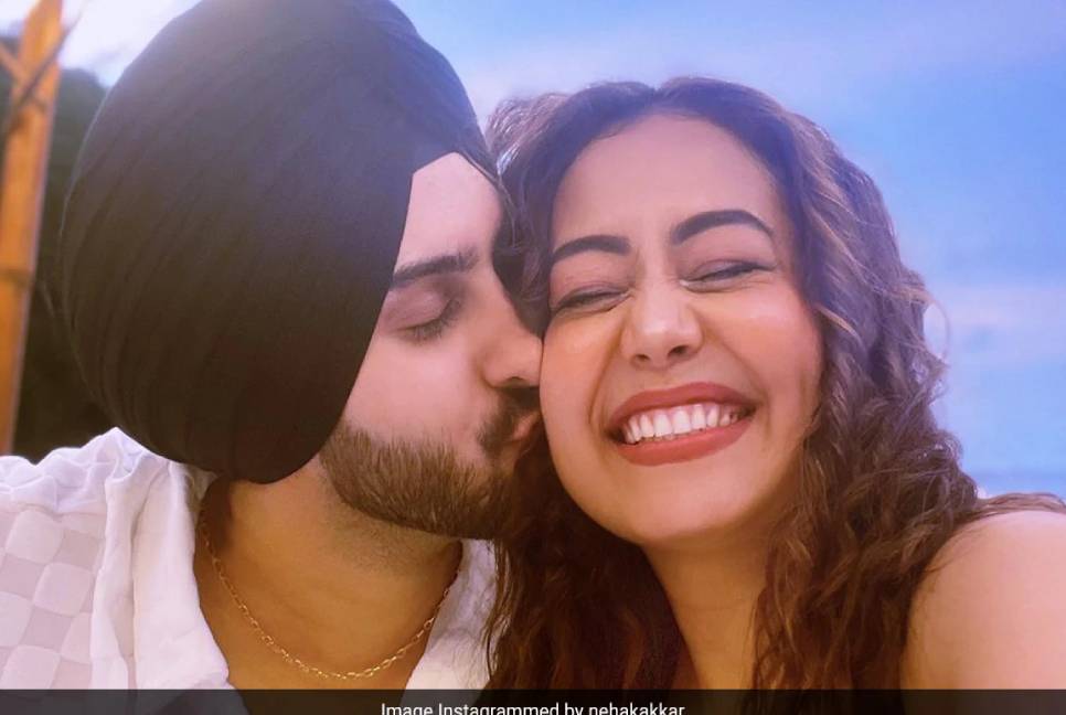 Neha Kakkar shares mushy post for husband Rohanpreet   