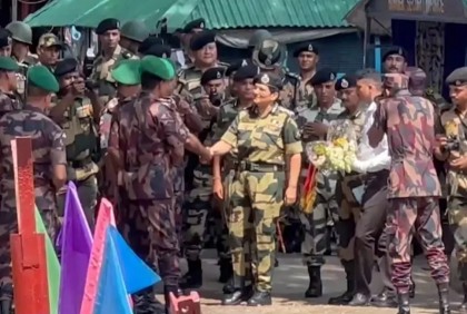 BSF officials Sonali Mishra visits Hili border check post in Dinajpur